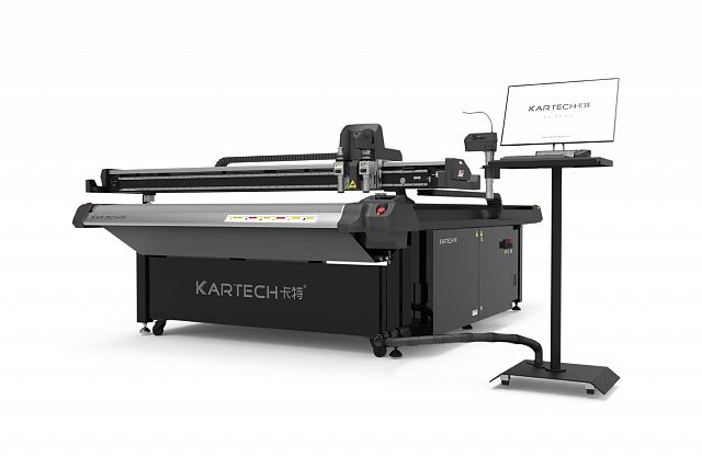 Планшетный раскройщик Kartech KT-0912, рабочая область 900*1200 мм, высота портала 55 мм, конвейерный стол