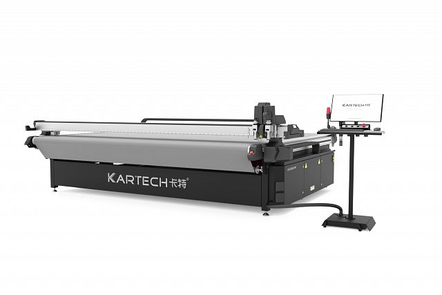 Планшетный раскройщик Kartech GK-3225, рабочая область 3200*2500 мм, высота портала 55 мм, конвейерный стол