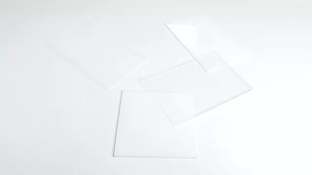 Листы акриловые Plexistek